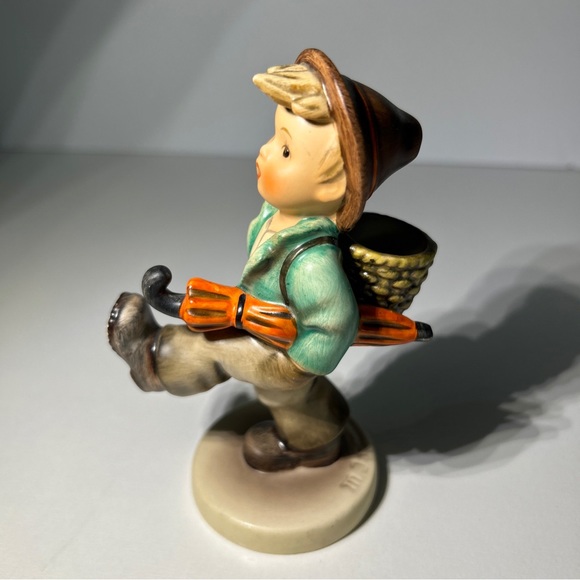 Goebel Vintage Hummel Figurine #79 Globe Trotter 6’ Tall West Germany - Picture 4 of 6